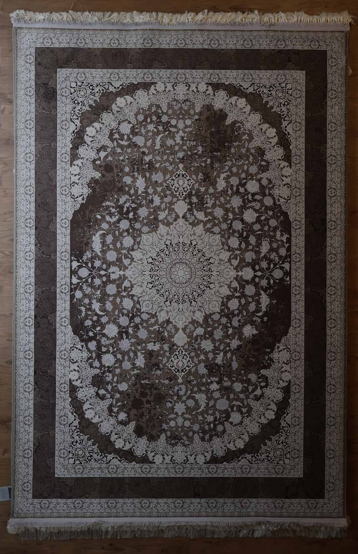 Persischer Esfahan maschinenteppich, braun, florales Medaillon