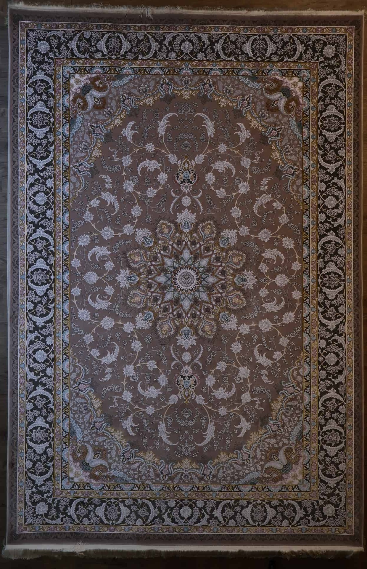 Persischer Sarug Maschinenteppich, braun, florales Medaillon