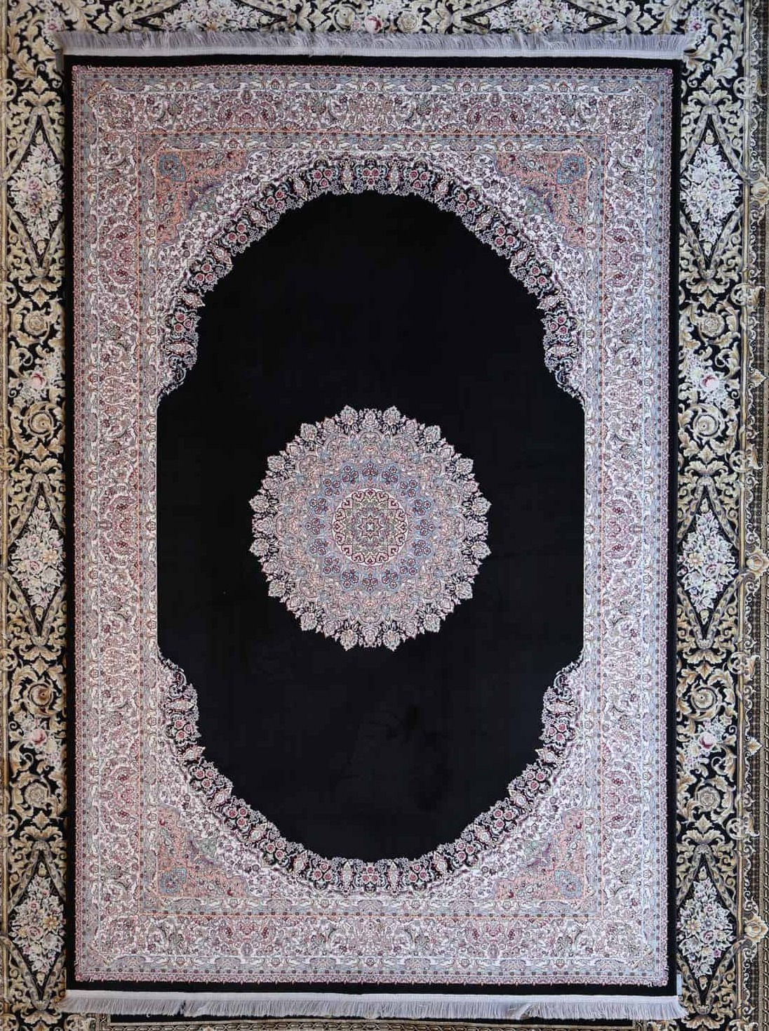 Persische Maschinenteppich, schwarz, Medaillon-Muster