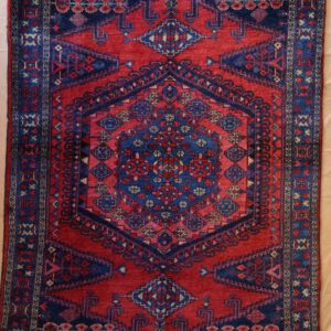 alte persischer Wiesteppich, rot-blau, geometrisches Muster