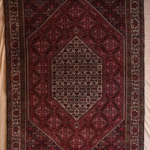 persischer handgeknüpftteppich, rot bordeaux, Medaillonmuster