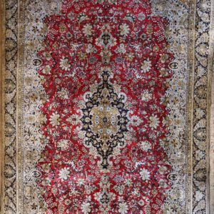 Persischer Seide Ghom handgeknüpftteppich, rot, creme, Medaillon